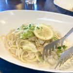 ピッツエリアバール　CACTUS　D'ORO - ・ホタテ小柱と春キャベツのレモンクリームソース　生パスタ
