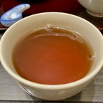 いづもや - 食後は熱い焙じ茶で