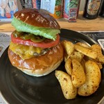 World Burger - WORLD burger チーズ、ハラペーニョトッピング　ランチセットのベイクドポテト