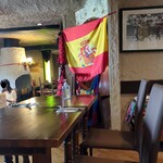 Eru Tore Ro - 店内の雰囲気①　スペイン国旗が雰囲気抜群♪～(´ε｀ )