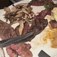 TWO ROOMS - シェア3種ステーキ　どれもまずまず