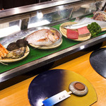 sushikappoutaiga - ネタケースには旬のお魚が豊富！