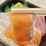 丼マルシェ - 三色丼（マグロ、サーモン、イカ）