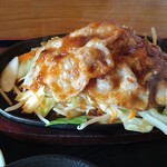 わかの屋 - 野菜炒めの上にロース肉が3枚