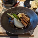 すし うおいち - 肉とカブの甘ダレがけ(2024年4月)