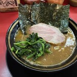 家系ラーメン とらきち家 - ラーメン　麺カタメ