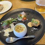 OTTIMO Seafood garden - 魚が真鯛とカンパチ、イカ墨のライスコロッケ、そら豆の冷製スープ、生ハム