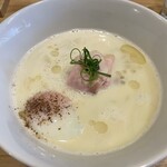 らーめんMAIKAGURA - 白トリュフ香る鶏白湯麺＋温泉たまご