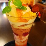 CAFE CUPOLA mejiro - チョコレートと洋梨のパフェ