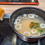 日本橋 天丼 金子半之助 - 味噌汁が白みそで薄い！のが残念