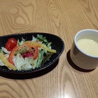 510 STEAK HOUSE - ライスセットのスープとサラダ(500)