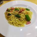 J PASTA - にんにくと唐辛子とベーコンとアスパラのスパゲティ