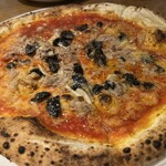 Adatto Maruyama - ツナとオリーブのピザ