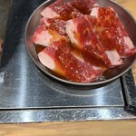 焼肉ホルモン 大松 - カルビ