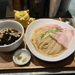 Menya Saemon - 昆布水つけ麺　中盛り　1,050円(税込)