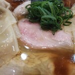 らぁ麺 飯田商店 - TOKYOＸのレアチャー。スープが熱いので序盤で食べるとレア感あり。