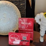 プレスキル - ラ･リスト1000のプレートとミシュランのフィギュア