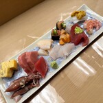 Sushi Osa Uchi - 刺身盛り合せ(とろ、鮪赤身、ほたるいか、はた、かつお、赤貝、赤貝ひもキュウリ、縞エビ、すみいか雲丹のせ、玉子)