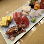 Sushi Osa Uchi - 刺身盛り合せ1/2(とろ、鮪赤身、ほたるいか、はた,ばい貝、玉子)