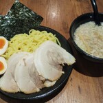 二代目 五衛門 - 参考画像(たしか特製醤油つけ麺)