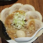 二代目 五衛門 - チャーシュー麺の半熟玉子トッピング