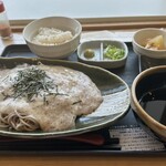旬菜・じねんじょ市場　とろろ庵 - ご飯はサービス品！