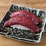 0秒レモンサワー 西船橋 肉寿司 - 塩熟成牛モモ