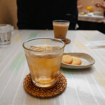 ボージャン - アイスハーブティー（クッキー添え）