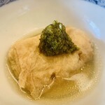 柚木元 - ⑩【箸洗】
      東寺湯葉（山菜を包んで揚げた湯葉）、たたき蕨のせ