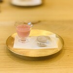 柚木元 - ⑰【甘味】
      紅ほっぺ（苺）+甘酒のスムージー、蕗の薹入りどら焼き