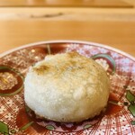 柚木元 - ⑥【進肴】
      千代幻豚+行者大蒜のお焼き