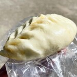 劉記 中華面食 - 豚肉と酸菜の肉まん 1個 275円