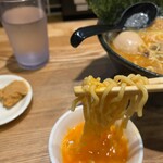 浅草 熟成味噌らーめん のりあき･美々 - すき焼き風の麺