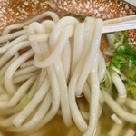 篠栗うどん - 柔らかい麺を切れないように丁寧に手繰っていただく