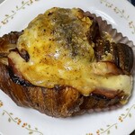 ブーランジェリー スドウ - クロワッサンとベシャメルソースを合わせた美味しいクロワッサンサンド！