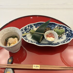 Kyouhantei - 会席 月 ７７００円。夜桜豆腐、穴子笹巻、床節東煮、鯛塩辛、三色団子、天豆。肝が太い床節が特に良かったです（╹◡╹）