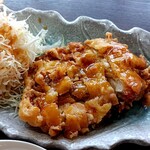 黒酢チキン南蛮定食 たかもとや - 黒酢の味付は良かったのですが衣がサクサクというよりガリガリに硬い感触でした。タルタルソースも美味しくありません。