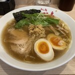 めん処 羽鳥 - しょうがラーメン　煮卵サービス