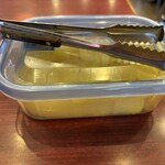 本家 第一旭 - ご飯を頼むとついてくるセルフたくあん。※ラーメンに入れてもよし！？笑