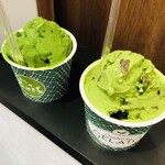 茶フェ ちゃきち - 抹茶チョコチップ（右）、抹茶 極（左）