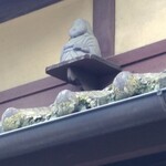 Aburimochi Honke Nemoto Kazariya - かざりやさんの屋根にはお福さんがいます。