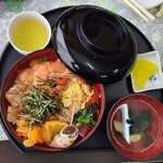 味政 - 料理写真:海鮮丼(大)