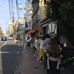 インド料理 パリワル - 途中、えげつない行列に遭遇(やきとり屋さんだったかな？)