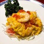 Fried eggs with tomato and shrimp