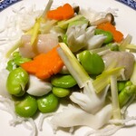 Broad beans and two kinds of seafood stir-fry (scallops and squid)