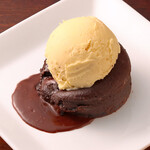 Fondant chocolate with vanilla ice cream