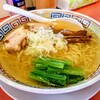 Yoshiken Ramen - 塩らーめん
                
                淡黄金色の表面に、キラリ光る自家製SP鶏油美しい！
                鶏ガラ＋京桜親鶏の出汁に、魚貝をあわせたスープは、
                優しく滋味深い鶏の旨味、ホタテのような貝の風味。
                野菜の香味を感じます。