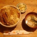 あしま園 - カツ丼（味噌汁、漬物付き）…800円