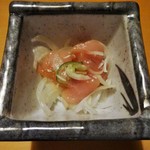 心人 - 鶏刺し です。新鮮で美味しく頂きました。