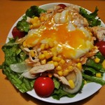 心人 - サラダの卵を割ってみました。！